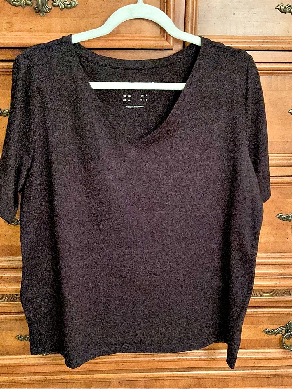 Black V-Neck elbow Sleeve T-shirt boxy style